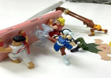 Birbirinden şirin Street Fighter telefon tutucuları