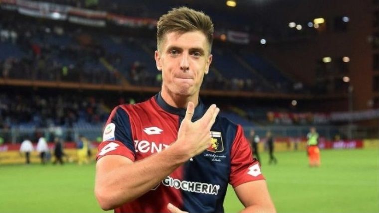Genoa'nın yıldız oyuncusu Piatek takımı tanımak için FIFA oynamış