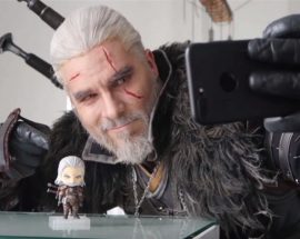 Rivialı Witcher Geralt, bir gününü kendi figürü ile geçirirse