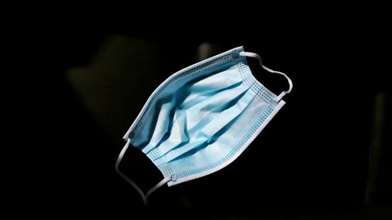 Koronavirüse Aleyhinde Çift Maske Kullanımı Sahiden İşe Yarıyor mu?