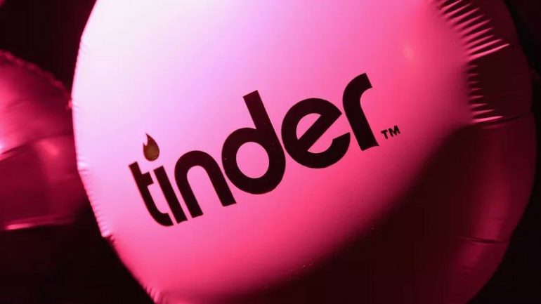 Tinder'ın Telefon Aksesuarı ve Kıyafet Üreteceğine İşaret Eden Patentler Ortaya Çıktı