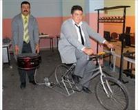 Yemeği pedal çevirerek pişiriyor