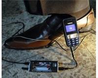 Cep telefonunu şarj eden pabuç