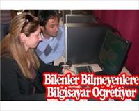 Öğrenenler öğrenmeyenlere bilgisayar öğretmeye devam ediyor