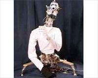 İnsan iskeletli robot hareket etti